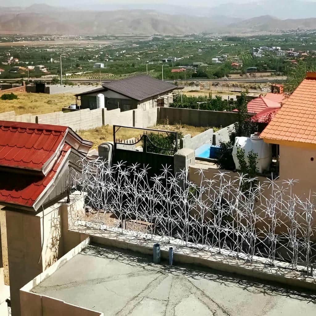 حفاظ دیوار با میلگرد آجدار برای دیوار حیاط