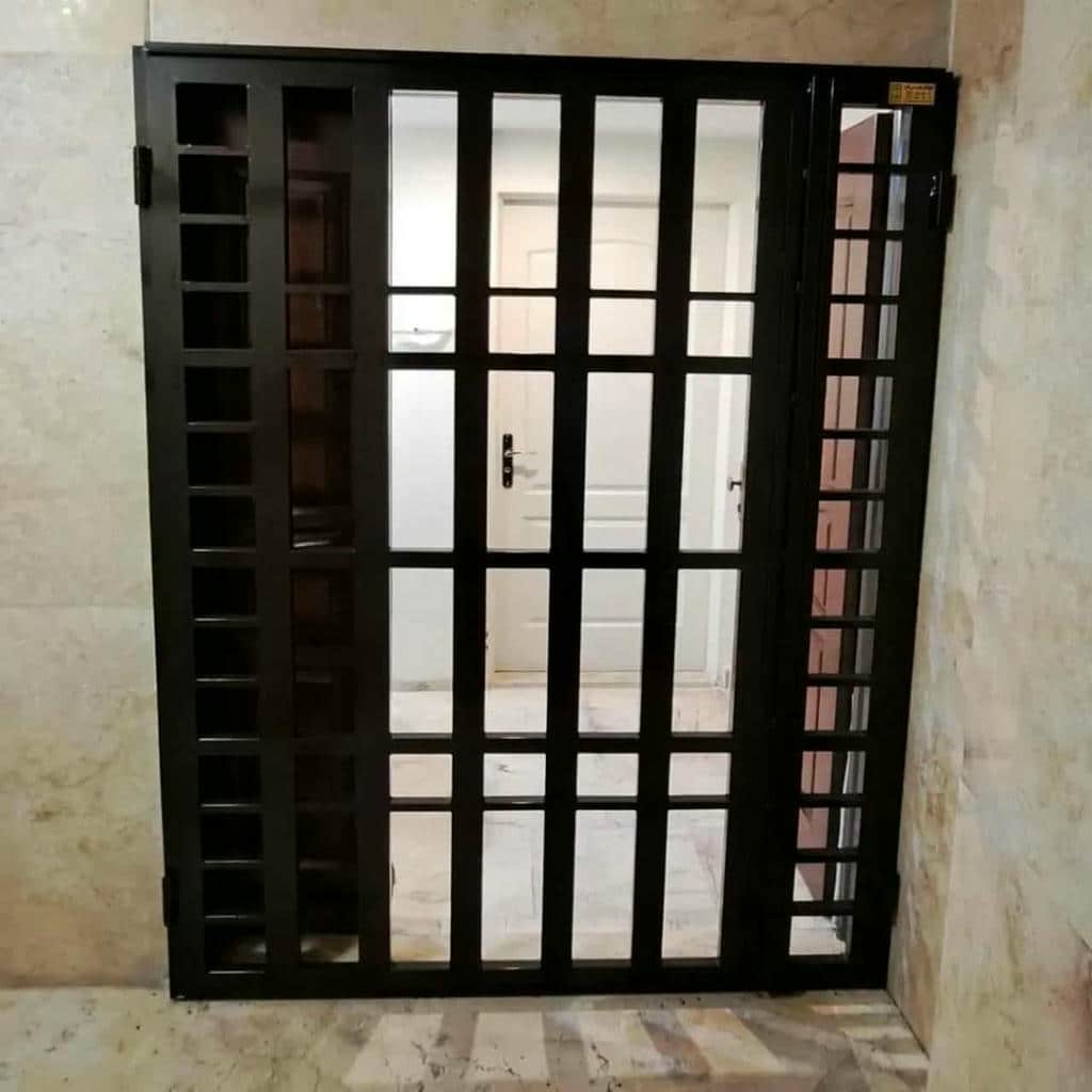 خرید حفاظ پشت درب آپارتمان ریلی با حرکت روان