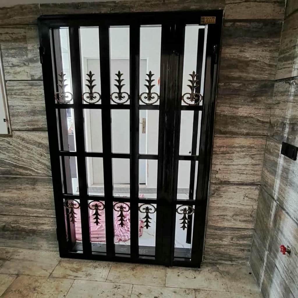 مدل حفاظ پشت درب آپارتمان ریلی
