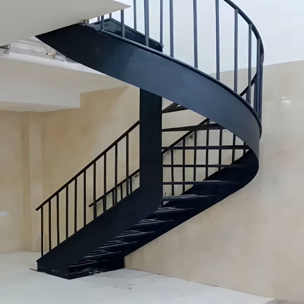 نصب پله گرد آهنی با طراحی مهندسی