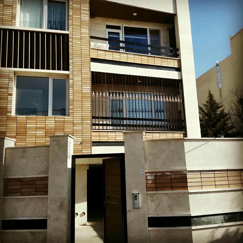 خدمات نصب حفاظ پنجره قوسی کتیبه دار با مهار ایمن
