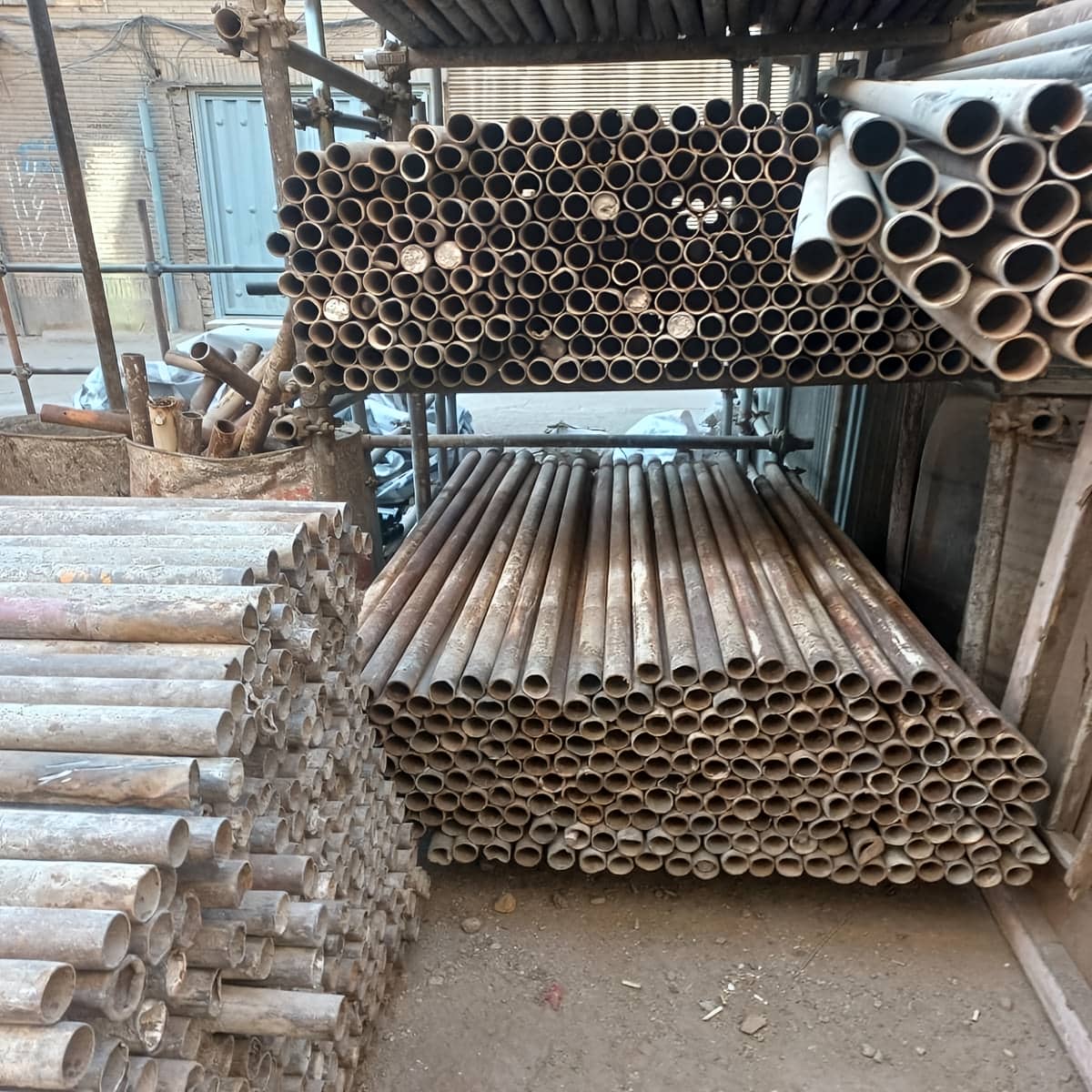 داربست فلزی مناسب پارچه مشکی در ورودی حسینیه داربست فلزی مناسب پارچه مشکی در ورودی حسینیه