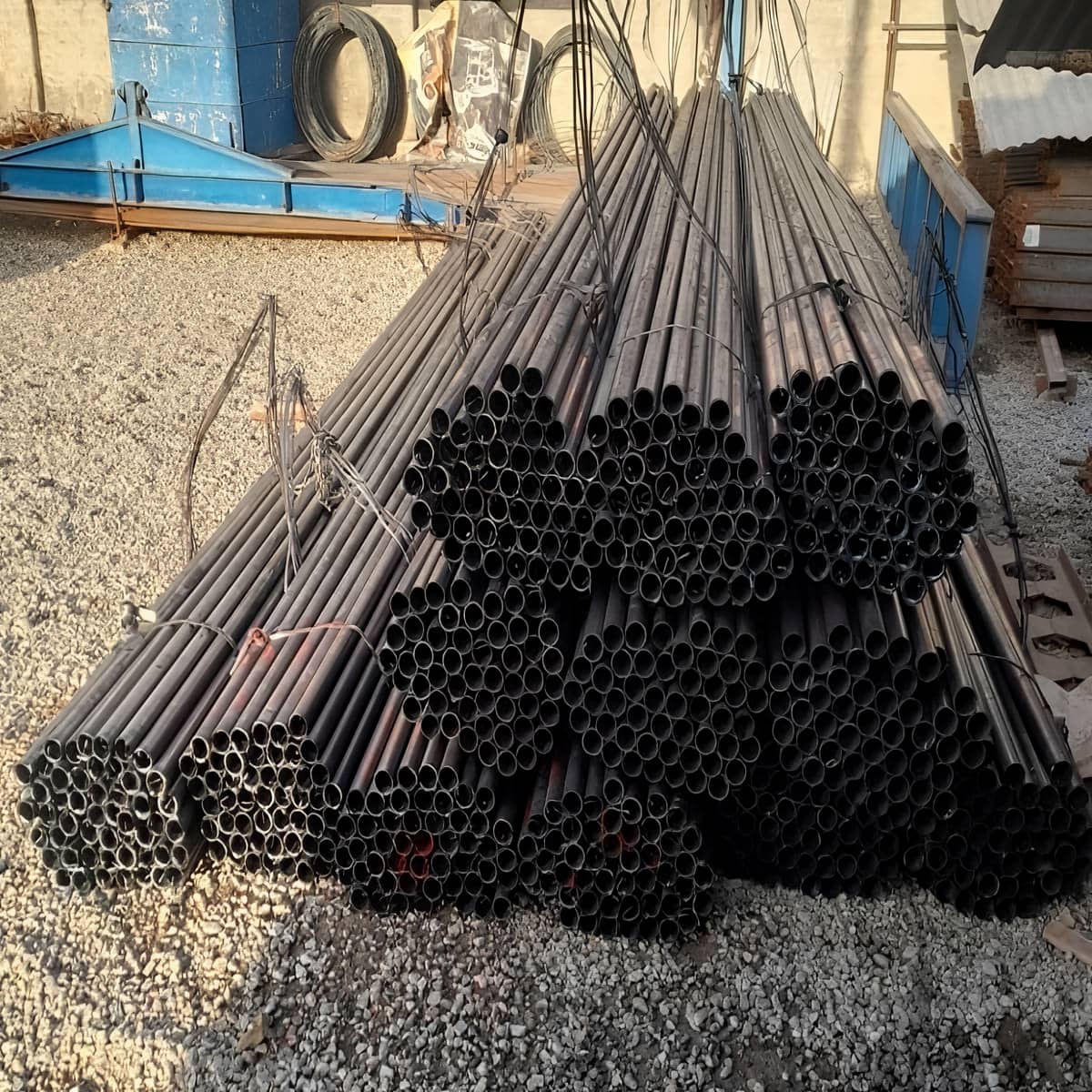 لوله داربست با بررسی زنگ زدگی سطح بدنه لوله داربست با بررسی زنگ زدگی سطح بدنه
