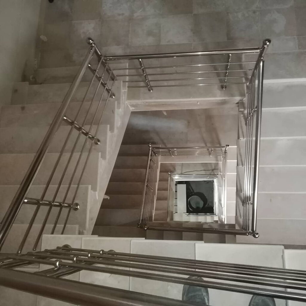 نرده استیل دکوراتیو برای فضای اداری و تجاری