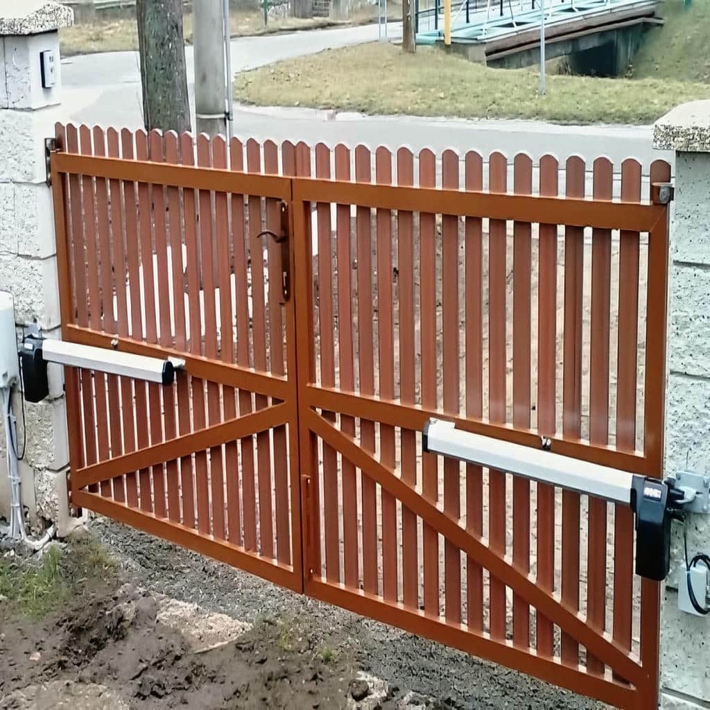 جک کورس بلند درب پارکینگ سنگین روی درب فلزی مشکی