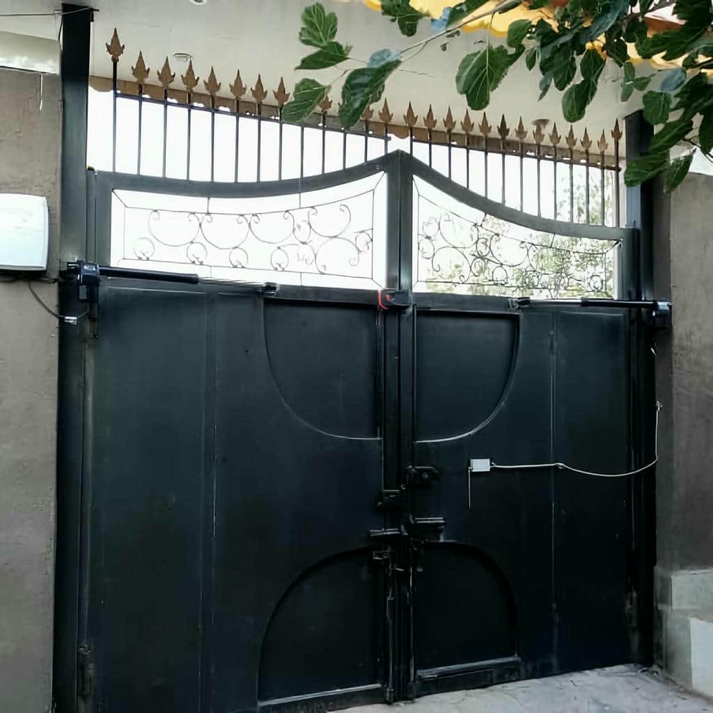 جک درب پارکینگ با یو پی اس اضطراری و سیم کشی مرتب جک درب پارکینگ با یو پی اس اضطراری و سیم کشی مرتب