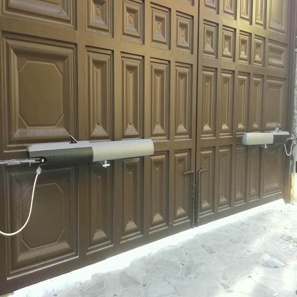جک بازویی درب پارکینگ دو لنگه با موتور الکترومکانیکی و حرکت نرم جک بازویی درب پارکینگ دو لنگه با موتور الکترومکانیکی و حرکت نرم