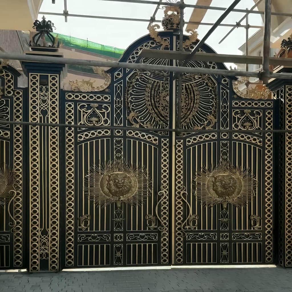 درب پارکینگ پنل فلزی CNC با رنگ مشکی مات