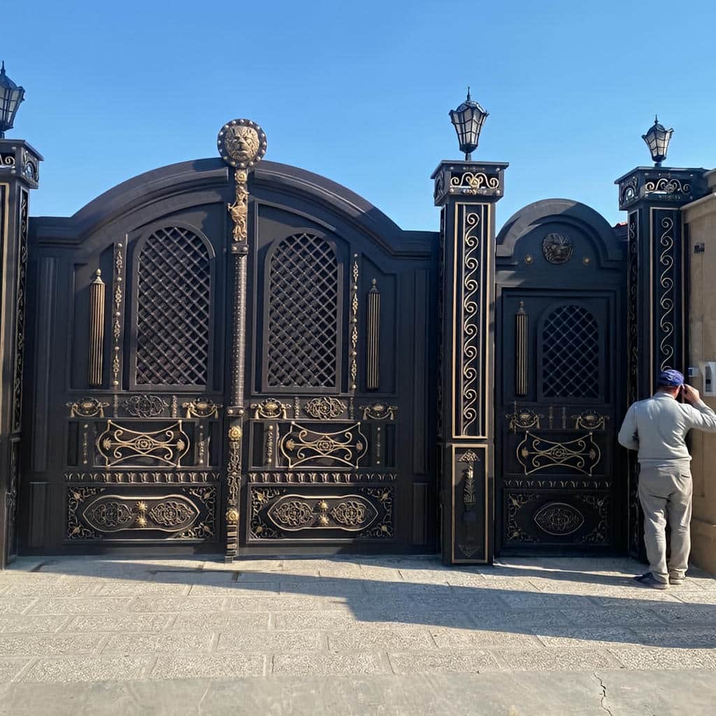 درب پارکینگ لولایی ستون دار مناسب