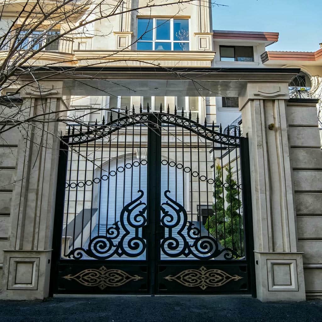 درب حیاط برش لیزری هندسی با الگوی مربعی مدرن