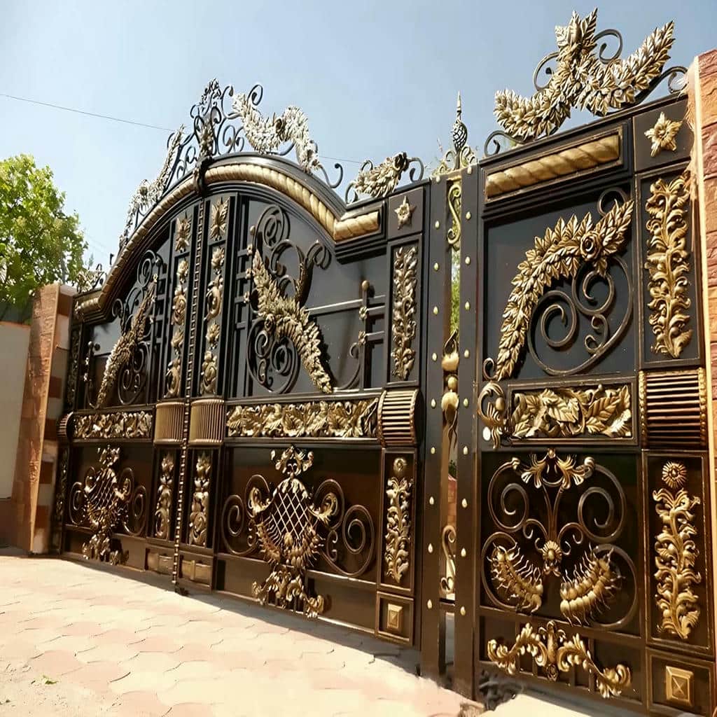 درب پارکینگ ماشین رو ویلا با رنگ مشکی مات