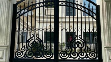 درب ساده ساختمان با شاسی فلزی با قاب مشکی مقاوم