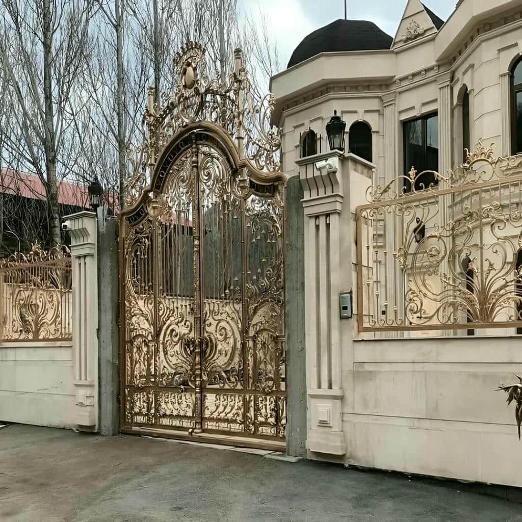 درب آهنی قوسی باغ با لولای سنگین