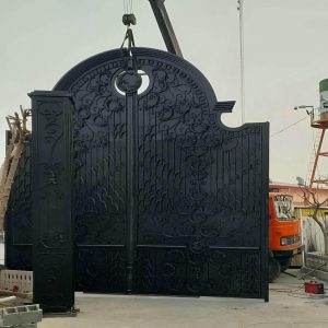 درب حیاط طرح چوب فلزی با رنگ گردویی گرم