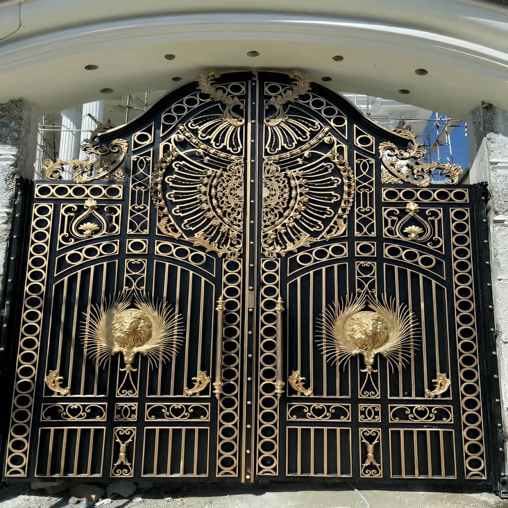 درب پارکینگ پنل فلزی CNC سفید با الگوی خطی