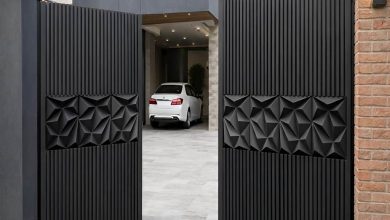 درب آهنی شیک مخصوص ورودی حیاط با قاب مشکی مقاوم