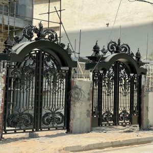 درب پارکینگ پروفیلی ساده با رنگ مشکی مات