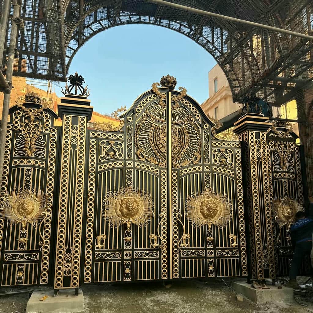 درب ویلایی نفررو کنار پارکینگ با رنگ کوره ای مقاوم
