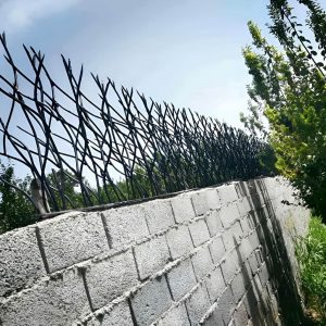 حفاظ شاخ گوزنی با شاخه های تیز فلزی