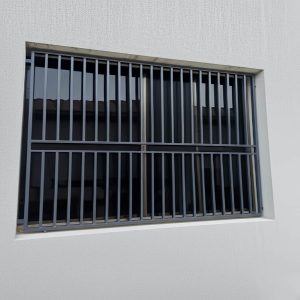 حفاظ پنجره با طرح ساده فلزی
