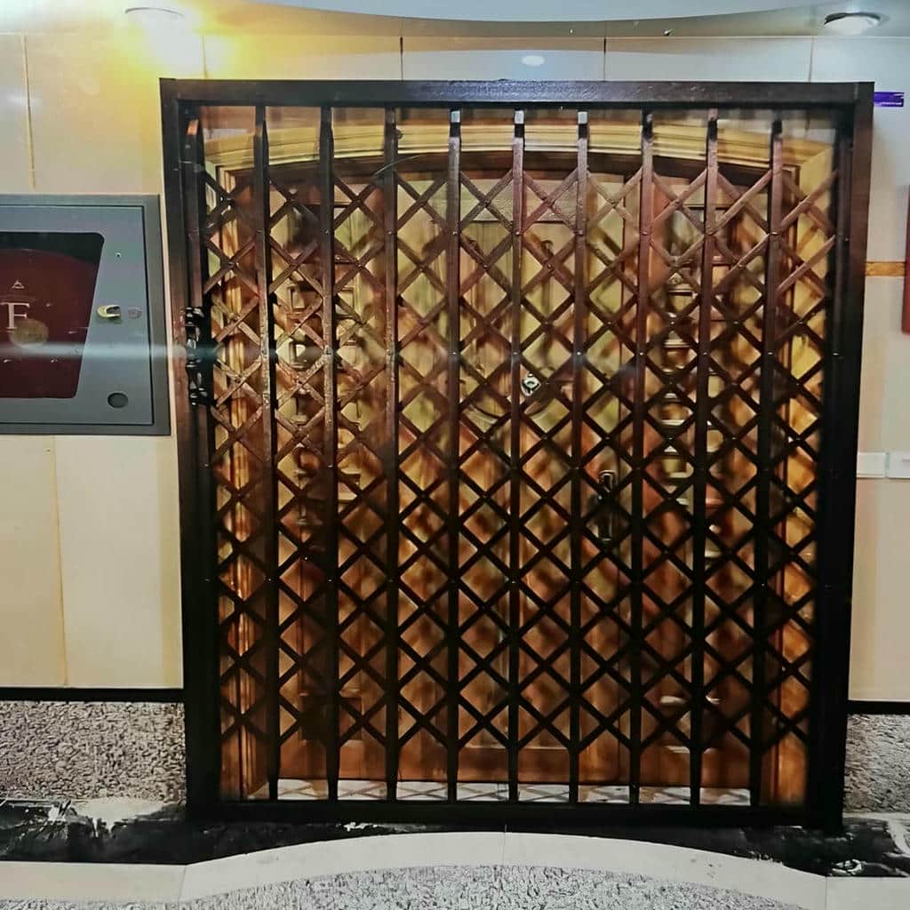 حفاظ آکاردئونی با حرکت روان برای رفت و آمد ساکنان