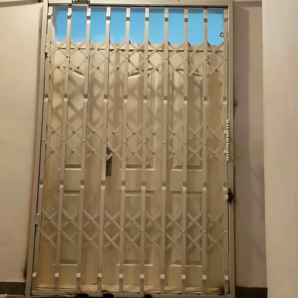 درب آکاردئونی با فضای جمع شدن مناسب ورودی
