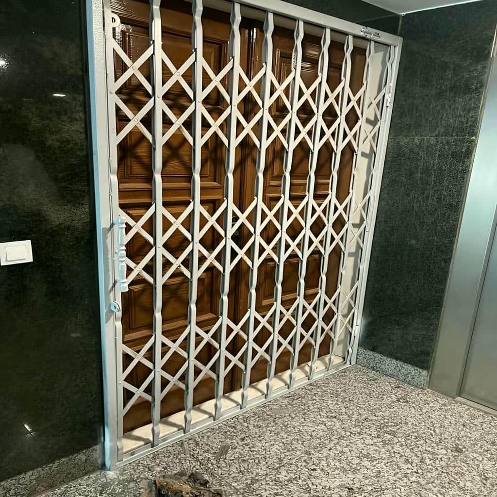 حفاظ درب ضد سرقت با قفل مناسب کنترل دسترسی