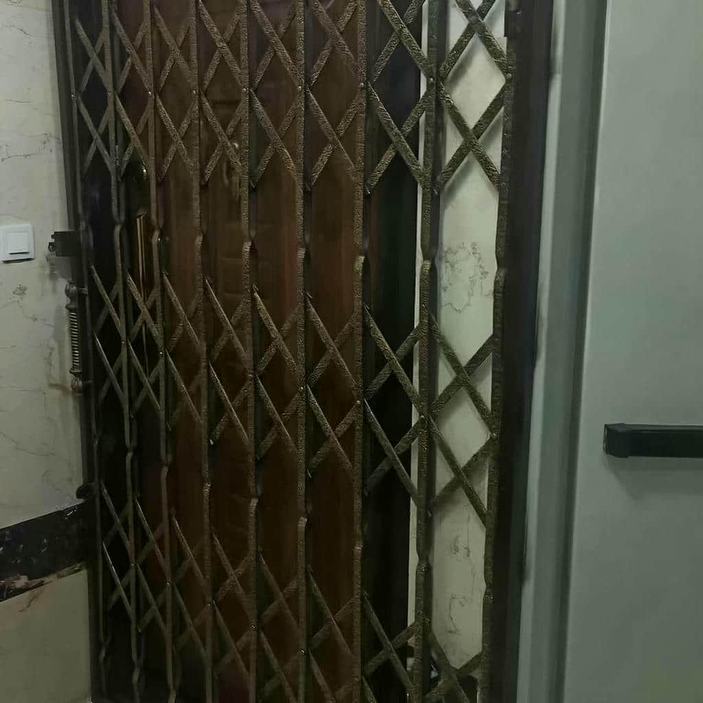 درب حفاظتی آپارتمان با قفل مناسب کنترل دسترسی