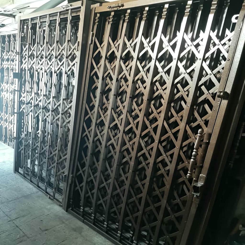 درب حفاظتی آپارتمان فلزی با طراحی مدرن و مینیمال