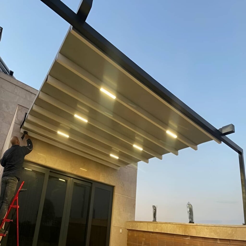 سقف متحرک پارچه ای با پارچه مناسب استفاده روزانه
