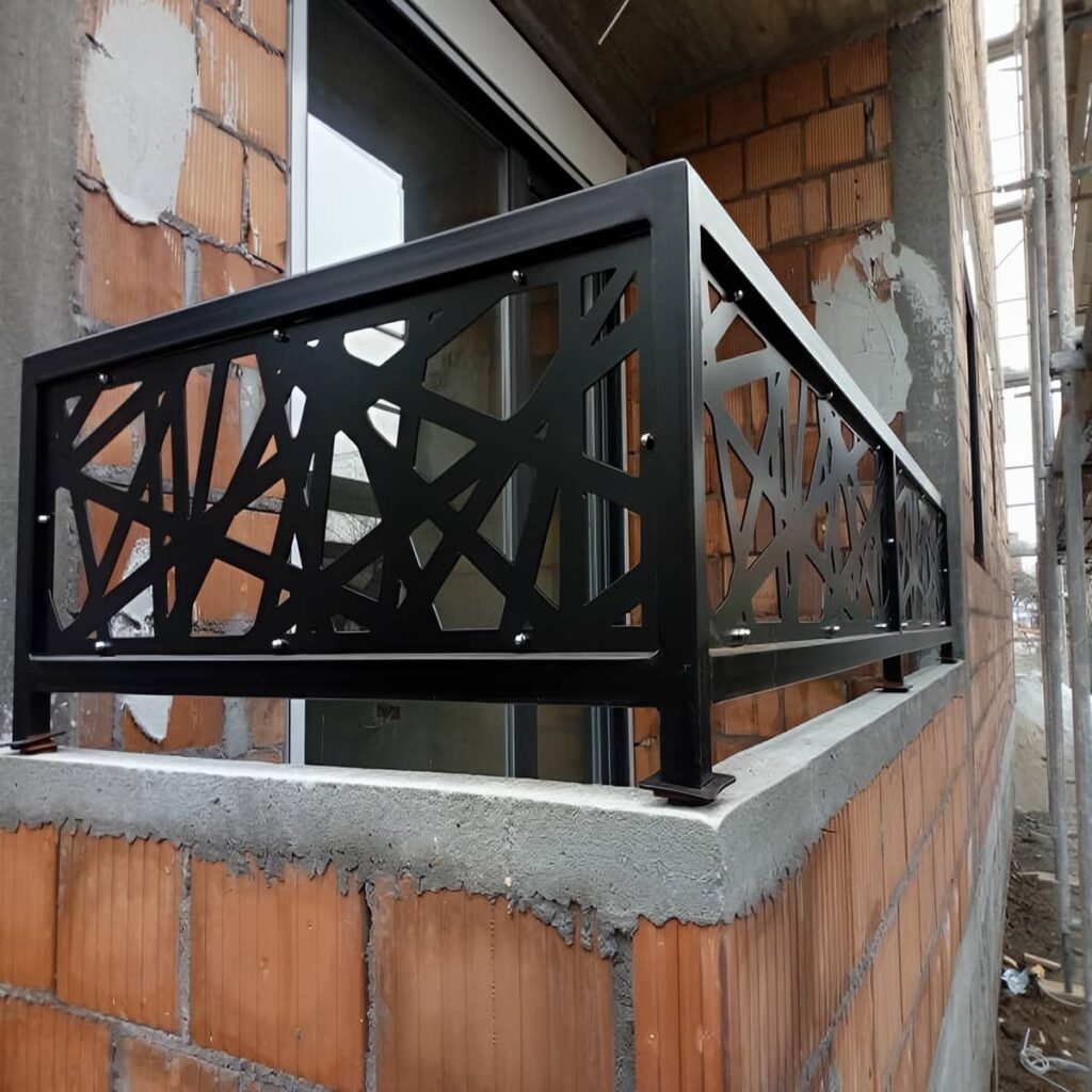 حفاظ تراس با ساختار مقاوم برای استفاده مداوم