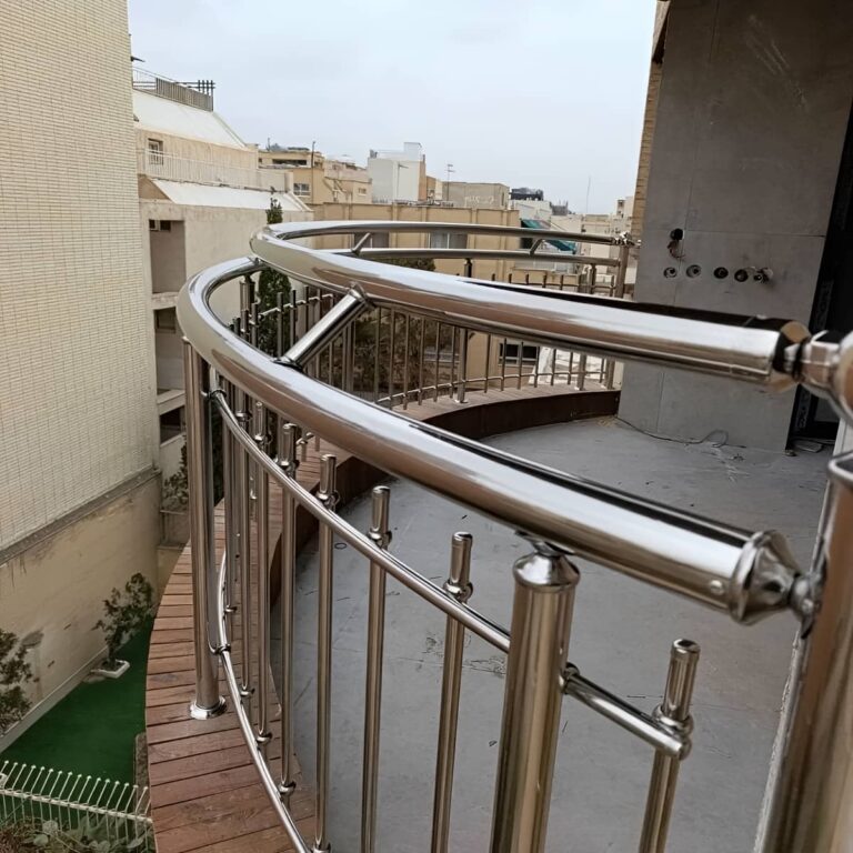 نرده پله فلزی ایمن برای مسیر ویلایی نرده پله فلزی ایمن برای مسیر ویلایی