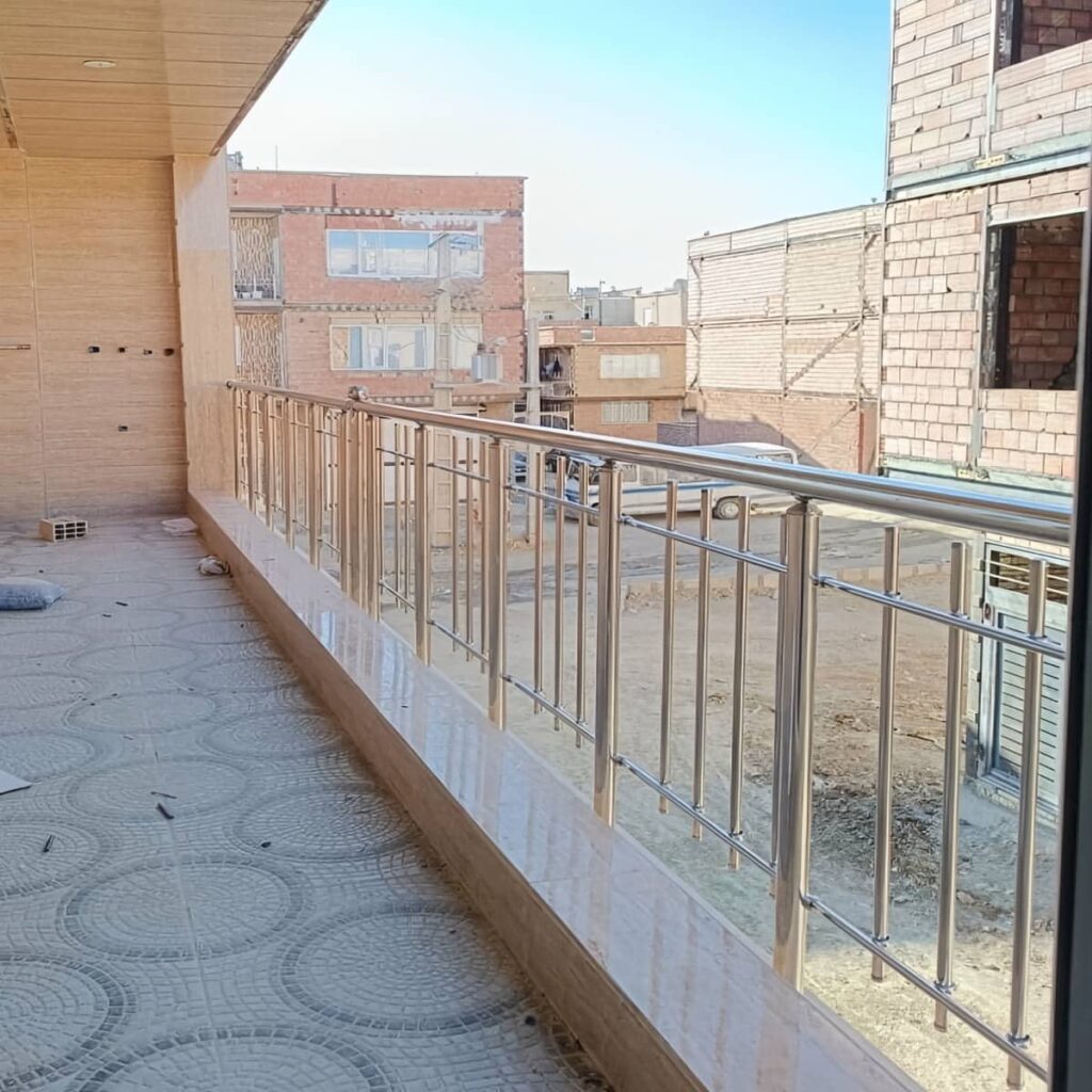 حفاظ بالکن با سطح مقاوم در برابر آفتاب
