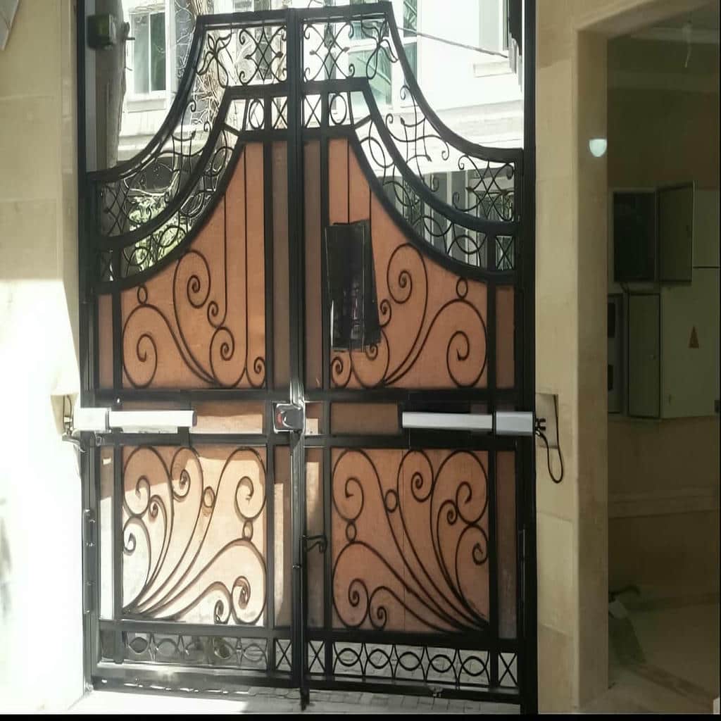 اپراتور درب پارکینگ مناسب کنترل ورودی با نمای منظم