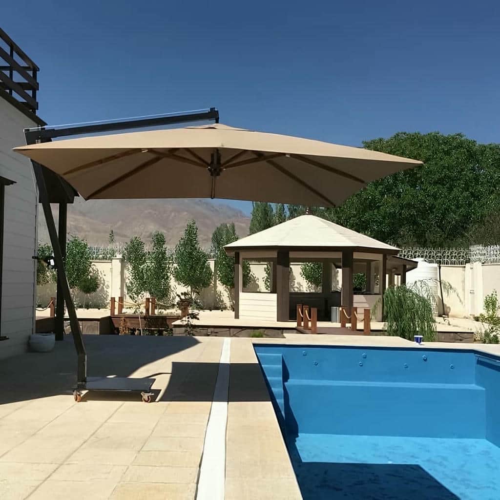 سایبان دوطرفه باز شده برای پوشش دو سمت