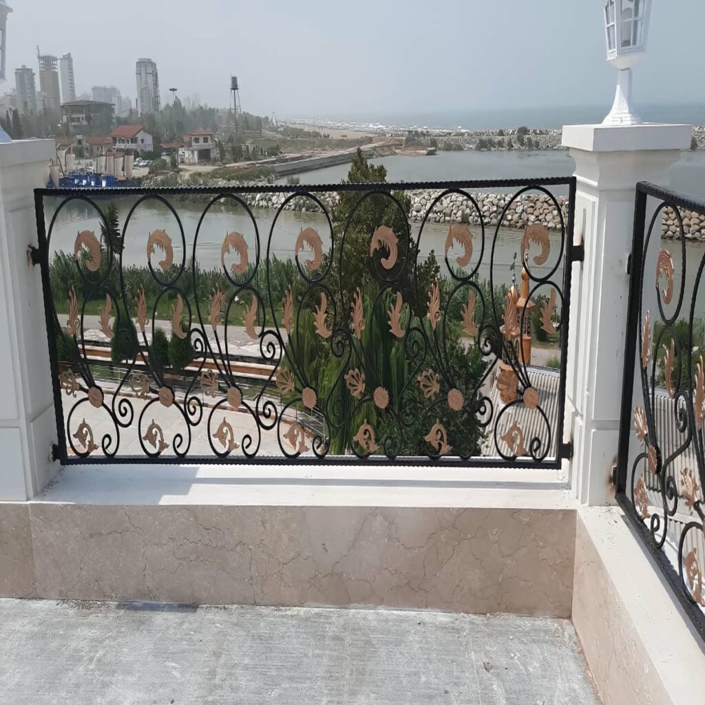نرده آلومینیومی بالکن با ساختار مناسب رفت و آمد روزانه