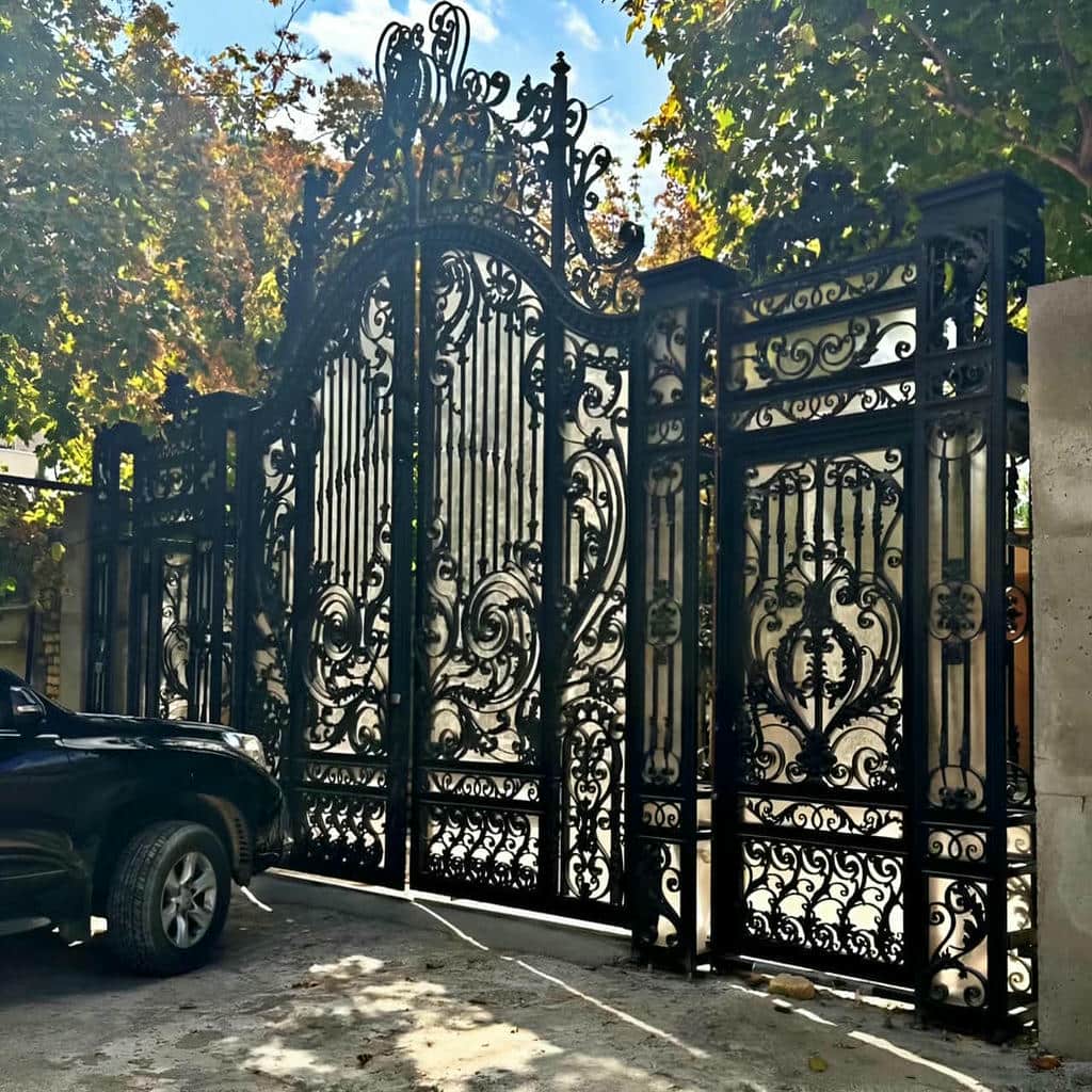 درب آهنی با بدنه مقاوم برای امنیت ورودی