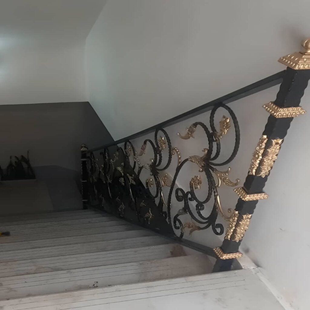 نرده بالکن آپارتمان با ساختار ایمن برای استفاده روزانه