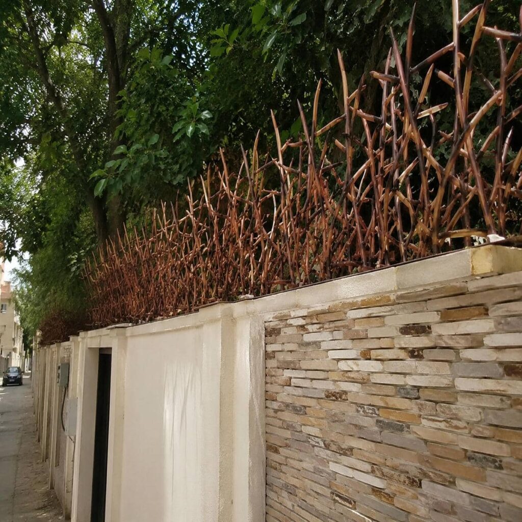 حفاظ دیوار شاخ گوزنی آهنی برای افزایش امنیت خانه