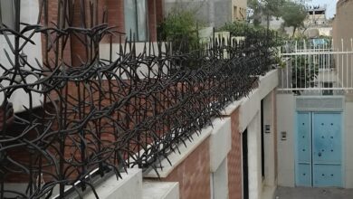 حفاظ آبشاری آهنی روی دیوار پروژه لوکس